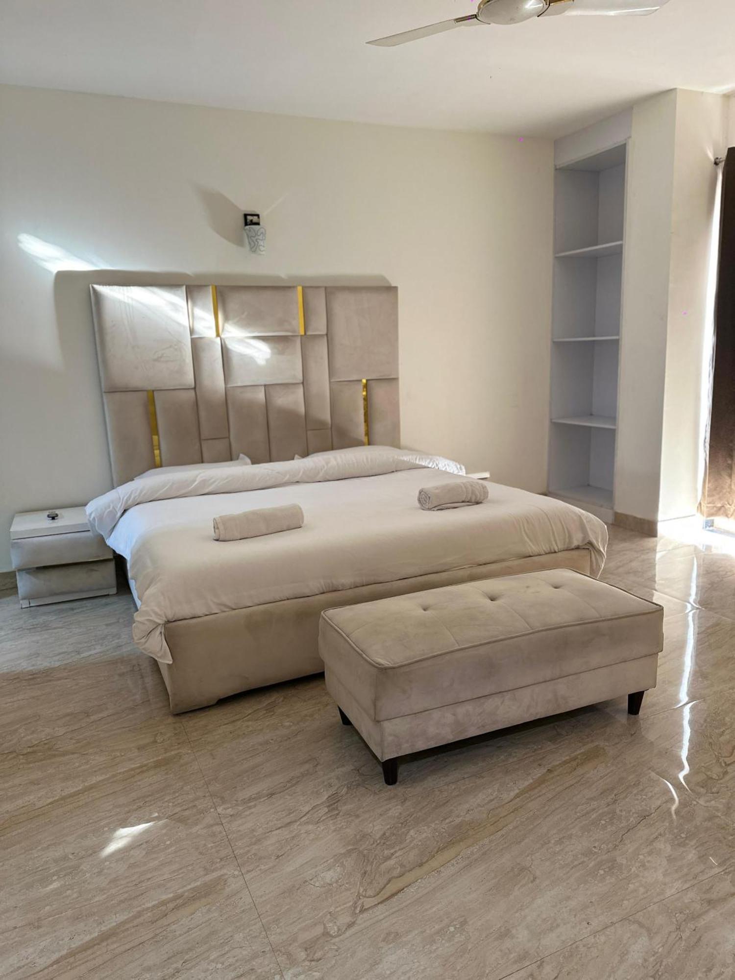 Sky Villa With Private Pool Noida Exteriör bild