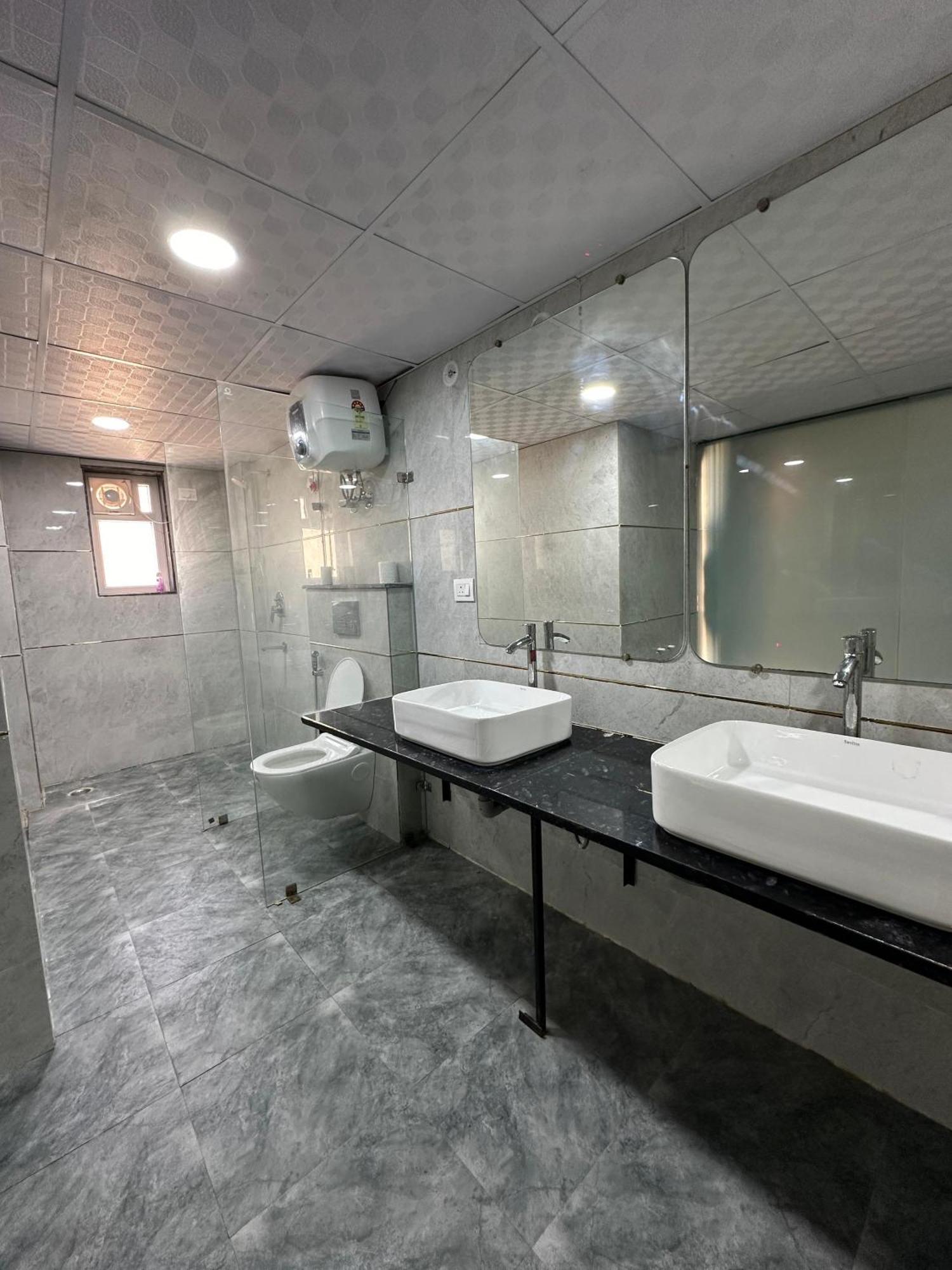 Sky Villa With Private Pool Noida Exteriör bild